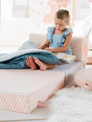 Lage fauteuil Scarabée effen lichtroze met print