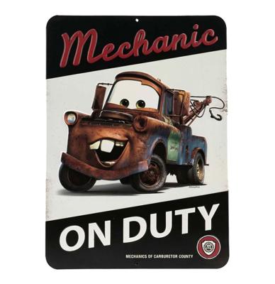 Disney Pixar Tow Mater Mechanic On Duty Metalen Bord - 25,5 x 35,5cm
