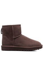 UGG bottines Classic Mini II en peau lainée - Marron