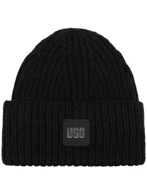 UGG bonnet nervuré à patch logo - Noir