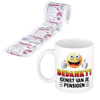 Met Pensioen cadeau koffie mok / beker - Emoticon en tekst - collega afscheid - met fun tekst wc-rol Met Pensioen cadeau koffie mok / beker - Emoticon en tekst - collega afscheid - met fun tekst wc-rol