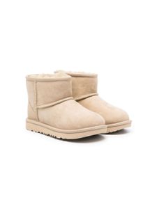 UGG Kids bottines Classic Mini II à patch logo - Tons neutres