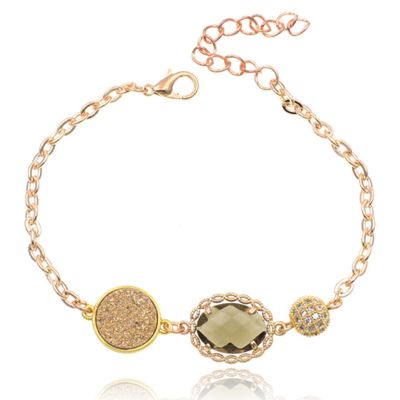 Goudkleurige verstelbare dames armband met groen glassteen