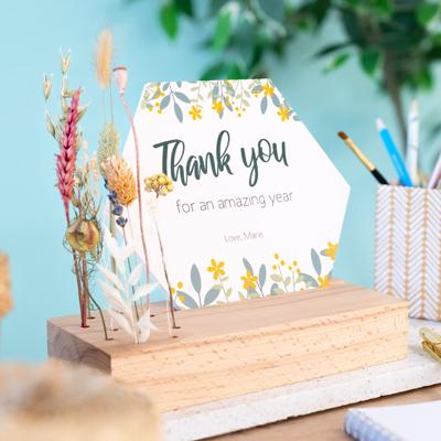 Forex kaart rond in houten houder met full color print en droogbloemen