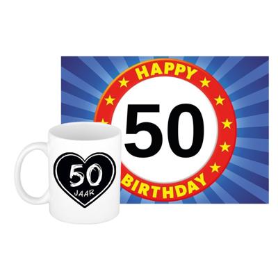 Verjaardag cadeau koffiemok 50 jaar - vrouw - krijtbord hartje - met A5 formaat wenskaart