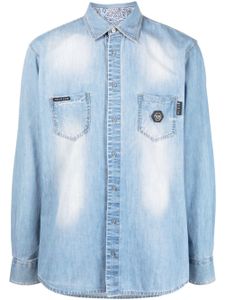 Philipp Plein chemise en jean à imprimé tête de mort - Bleu