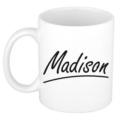 Madison Naam koffiemok - beker - met sierlijke letters - wit - 300 ml - Cadeau - Dames Madison Naam koffiemok - beker - met sierlijke letters - wit - 300 ml - Cadeau - Dames