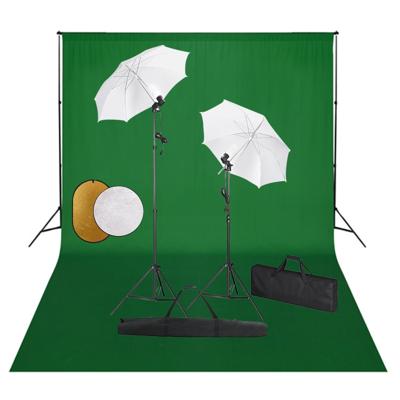Fotostudioset met lampen, paraplu's, achtergrond en reflector