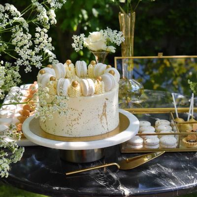White & Gold Box: Cake & Sweets (25 personen)