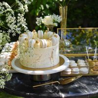 White & Gold Box: Cake & Sweets (25 personen)