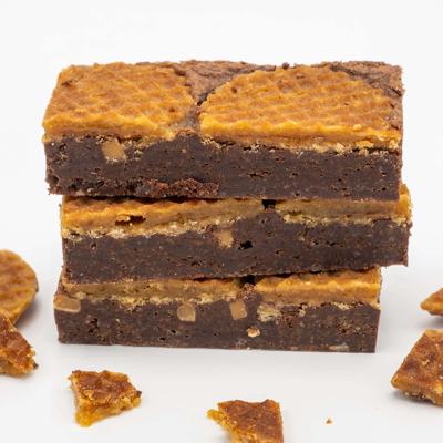 Stroopwafel Brownie - 6 Brownies Per Post - Brievenbus Pakket - Box Brownies - Stroopwafels Nederland - Lekker smeuïg - Cadeau - Stroopwafel Stukjes