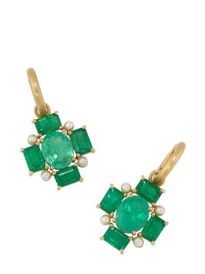 Irene Neuwirth boucles d'oreilles Gemmy Gem Mosaic en or 18ct serties d'émeraudes et de perles Akoya