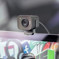 Logitech Stream Cam Full HD-webcam 1920 x 1080 Pixel, 1280 x 720 Pixel, 960 x 540 Pixel, 848 x 480 Pixel, 640 x 320 Pixel, 320 x 240 Pixel Klemhouder - thumbnail