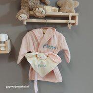 Badjas Soft Pink met knuffeldoekje met naam - thumbnail