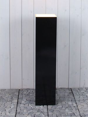 Sokkel met LED, zwart zijdeglans 100x20x20 cm.