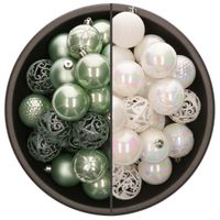 74x stuks kunststof kerstballen mix van mintgroen en parelmoer wit 6 cm