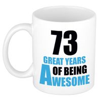 73 great years of being awesome cadeau mok / beker wit en blauw - thumbnail