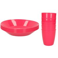 Kunststof ontbijt/diner 9x diep bordjes 21 cm en 10x bekertjes 300 ML set roze