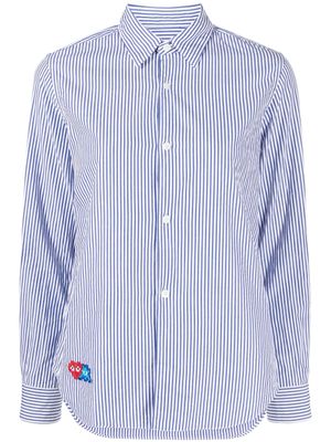 Comme Des Garçons Play x Invader chemise rayée à motif cœur pixelisé - Blanc