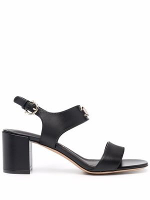Ferragamo sandales en cuir à plaque Gancini - Noir