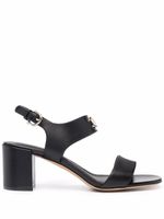 Ferragamo sandales en cuir à plaque Gancini - Noir