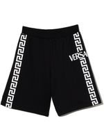 Versace Kids short de sport à imprimé Greca - Noir