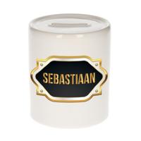 Spaarpot met voornaam Sebastiaan - wit - goud/zwart embleem - 8 x 9 cm - keramiek - afsluitdop