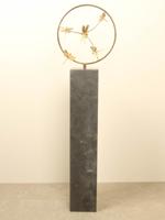 Bronzen sculptuur ring met 5 messing libellen, Ø 32 cm Bronzen sculptuur ring met 5 messing libellen, Ø 32 cm