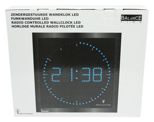 Digitale klok met blauwe LEDs en ronde seconde-aanduiding