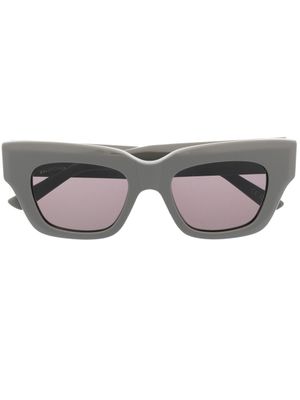 Balenciaga Eyewear lunettes de soleil carrées à plaque logo - Gris