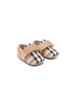 Burberry Kids chaussures pré-marches à attache scratch - Tons neutres