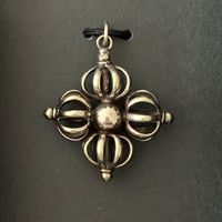 Tibetaanse Hanger Vishvavajra - Dubbele Dorje (2,2 x 2,2 cm) - thumbnail