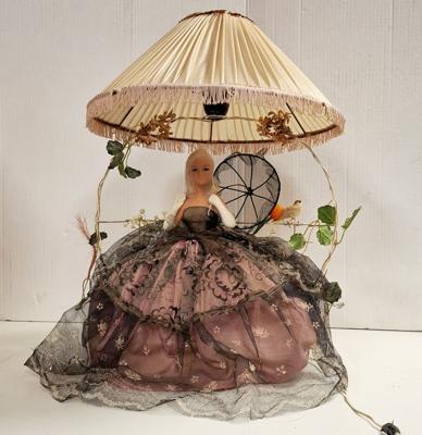 Vintage Kitsch Boudoir Doll Lamp