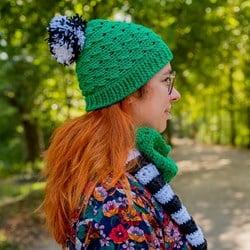 Haakpatroon Yarn and Colors Black White and Bright Hat