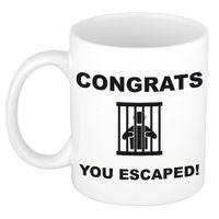 Congrats you escaped kado mok / beker wit en zwart - collega afscheidscadeau VUT / pensioen - thumbnail