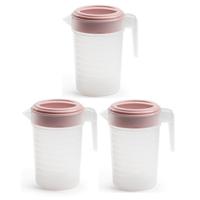 Schenkkan/waterkan met deksel - 3x stuks - 1 liter - roze/ transparant - kunststof Schenkkan/waterkan met deksel - 3x stuks - 1 liter - roze/ transparant - kunststof