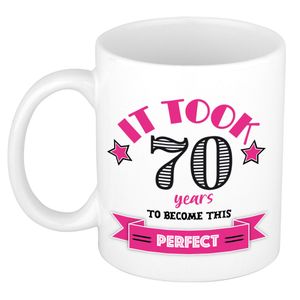 Verjaardag cadeau mok 70 jaar - roze - grappig - 300 ml - keramiek