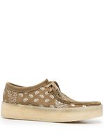 Clarks Originals derbies en daim à imprimé bandana - Vert Clarks Originals derbies en daim à imprimé bandana - Vert