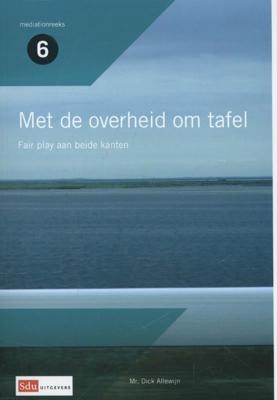 Met de overheid om tafel (Paperback)