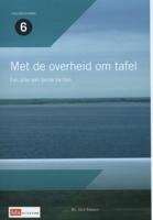 Met de overheid om tafel (Paperback)