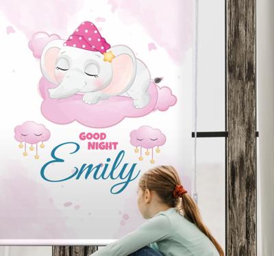 Raambekleding babykamer Schattige olifant voor meisje met naam