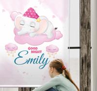Raambekleding babykamer Schattige olifant voor meisje met naam