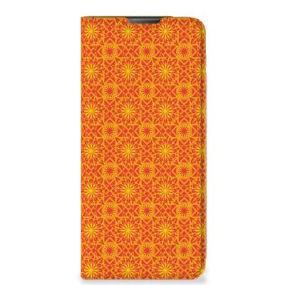 Motorola Moto E20 | Hoesje met Magneet | Batik Oranje Motorola Moto E20 | Hoesje met Magneet | Batik Oranje