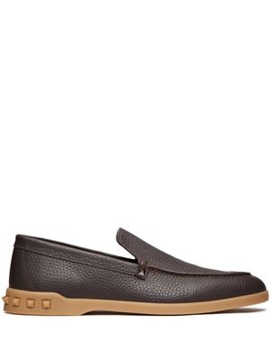 Valentino Garavani mocassins en cuir à détails de clous - Marron