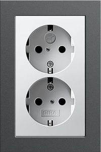 Dubbel stopcontact wit glanzend Gira Nieuw antraciet afdekraam E2