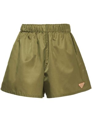 Prada short Re-Nylon à plaque logo - Vert
