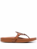 Tory Burch sandales à patch logo - Marron