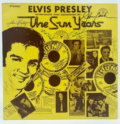 Elvis Presley - The Sun Years (Gesigneerd door Sam C. Phillips, Jerry Lee Lewis, Carl Perkins, Johnny Cash, D.J. Fontana, W.S. Holland & Scotty Moore)