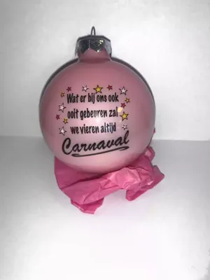 Kerstbal glas 8 cm tekst 'Wij vieren altijd Carnaval' Roze