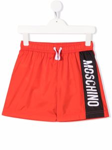 Moschino Kids short de bain à logo imprimé - Rouge